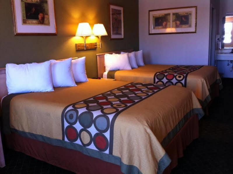 מלון Super 8 By Wyndham פרדריקסברג מראה חיצוני תמונה